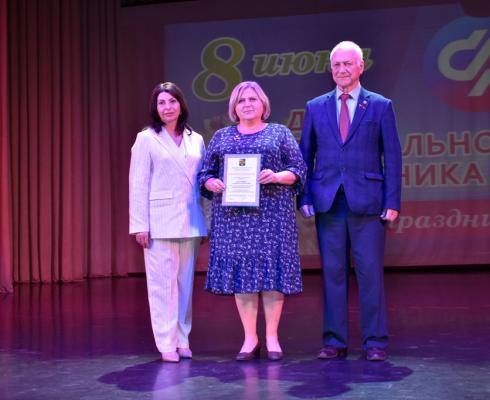 Сотрудников социальных служб города Мценска и Мценского района поздравили с профессиональным праздником Сотрудников социальных служб города Мценска и Мценского района поздравили с профессиональным праздником
